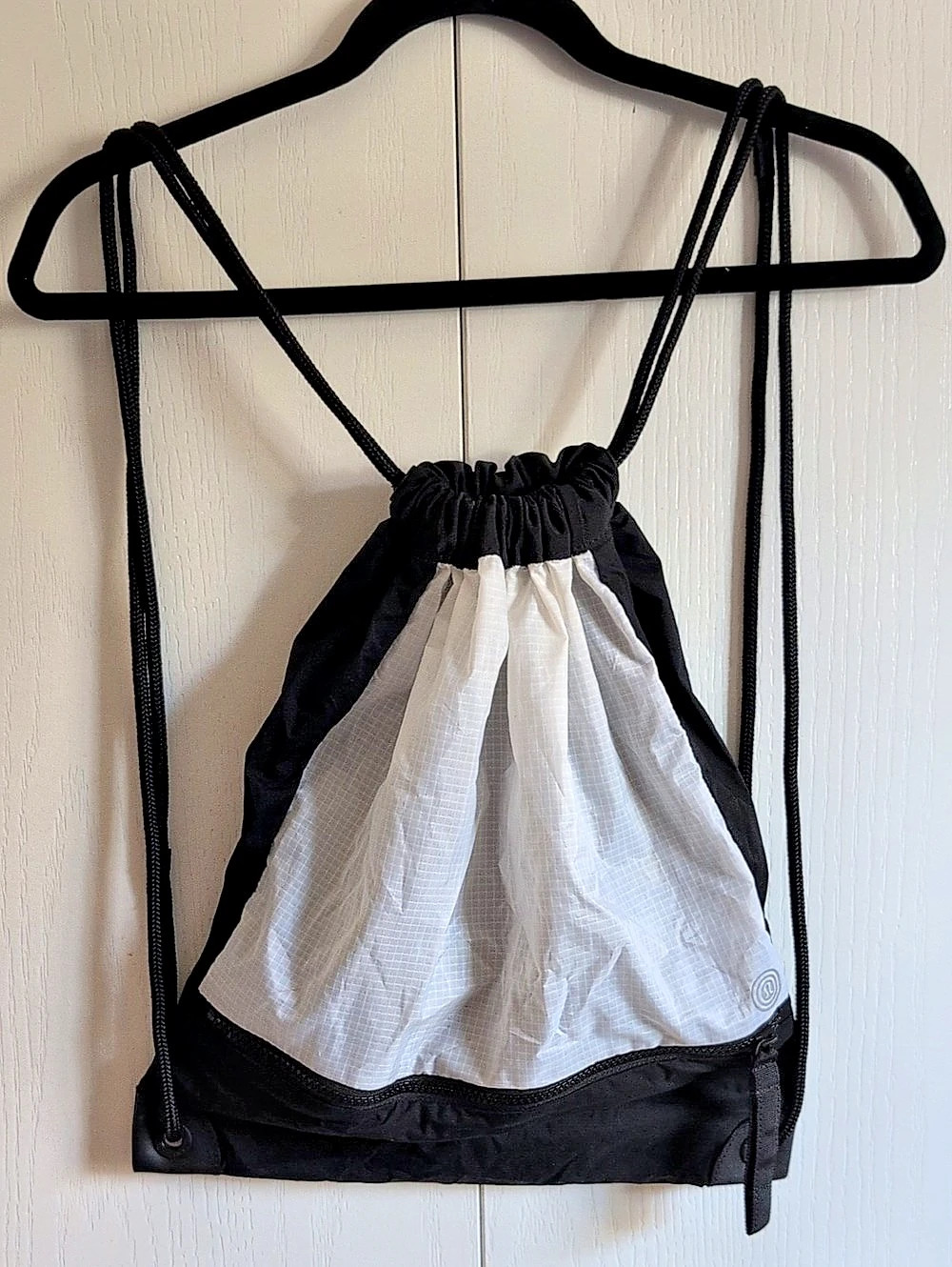 lululemon Seawheeze Drawstring Bucket Backpack 10L Black & White